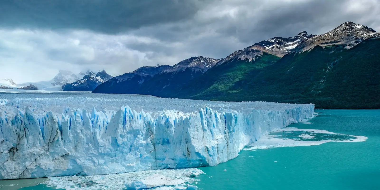 Glaciar Perito Moreno en el Parque Nacional Los Glaciares, Patagonia argentina: la señal se debilita mucho antes que el hielo