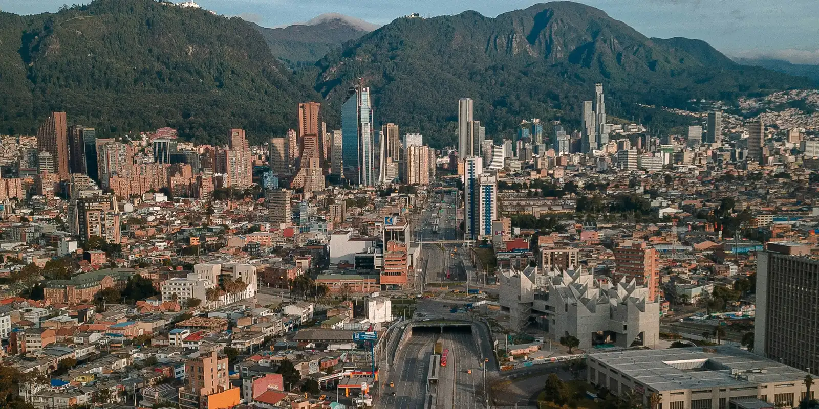 Mejor eSIM para Colombia (2026): Planes, Precios y Cobertura