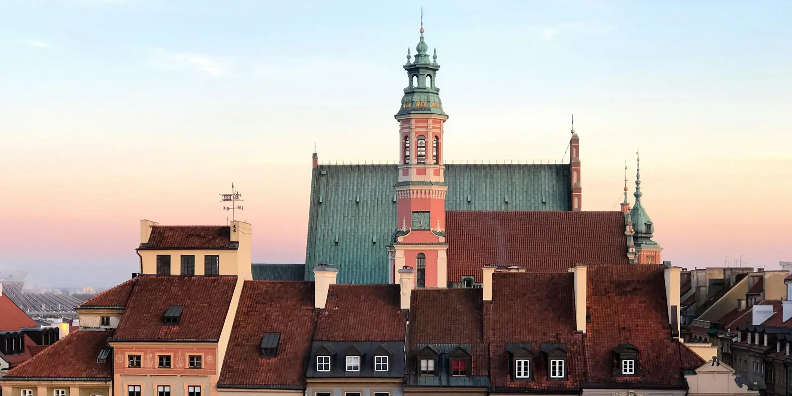 Warsaw's Old Town Square — dense 5G coverage here from every Polish carrier Colorful townhouses on Warsaw's Old Town Square, Poland