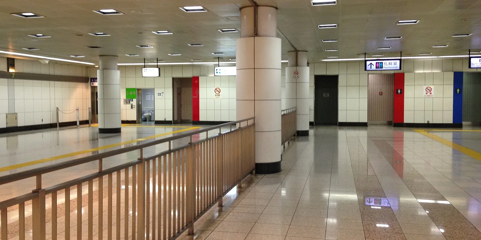 Station concourse; the photograph does not establish overnight seating or access. Concourse at Narita Airport Terminal 2 and 3 station