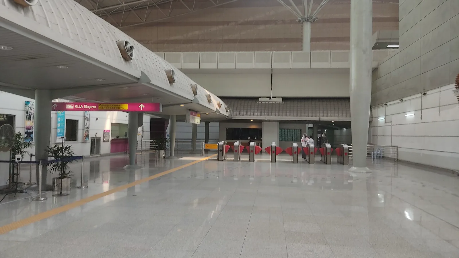 KLIA Ekspres platform level at KL Sentral