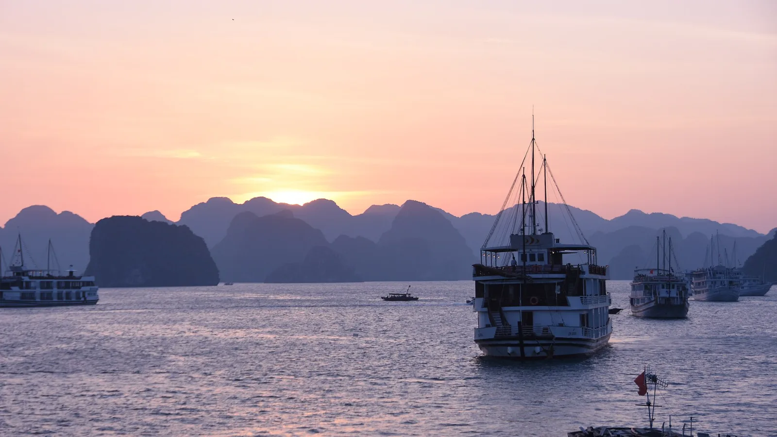 Ha Long Bay: Day Trip or Overnight Cruise?