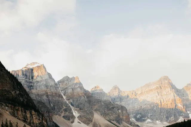 Meilleure eSIM pour le Canada (2026) : couverture des villes, des Rocheuses et des routes